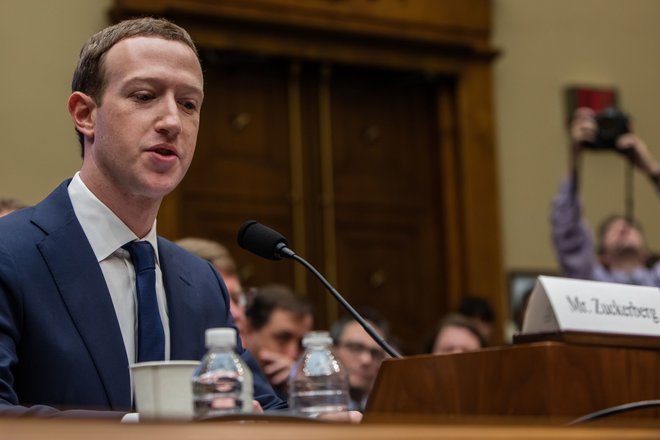 Unter Dauerbeschuss: Mark Zuckerberg Unter Dauerbeschuss: Mark Zuckerberg