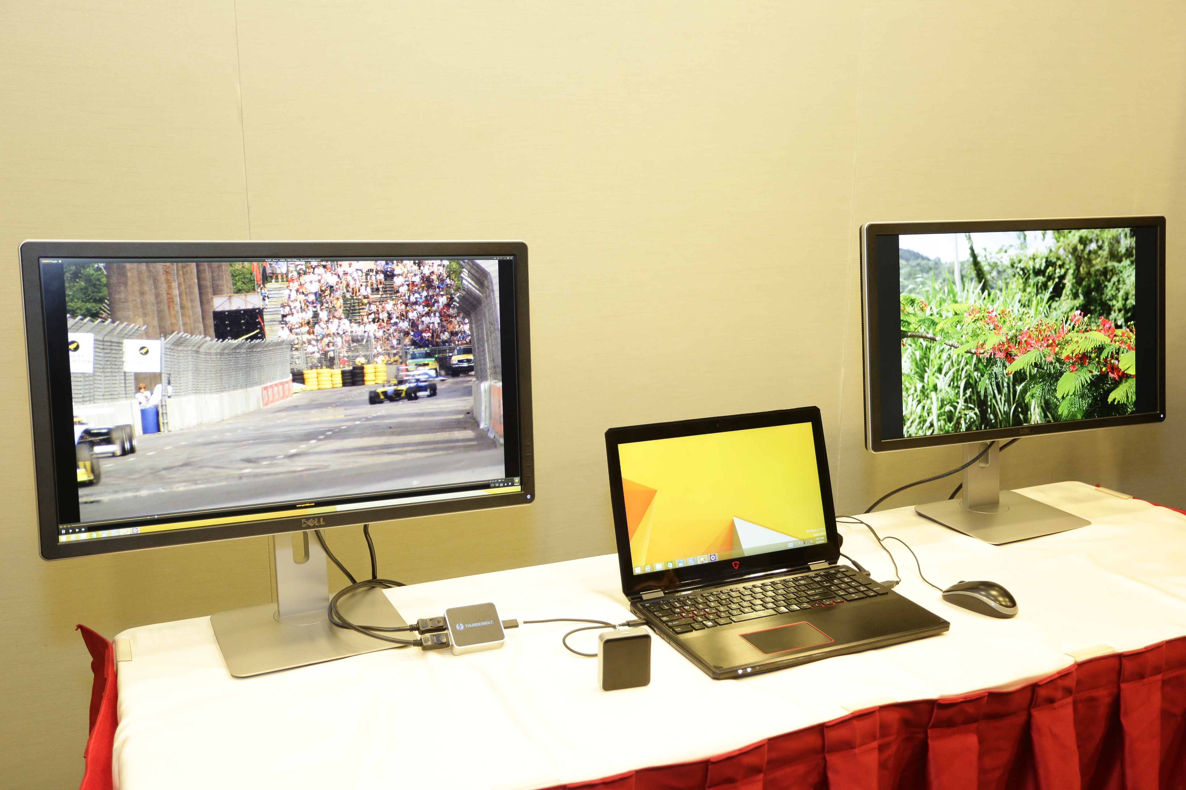 Zwei 4K-Monitore an einem Anschluss Zwei 4K-Monitore an einem Anschluss