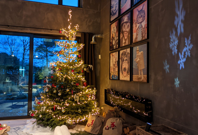 Christmas splendor in Ashampoo's foyer