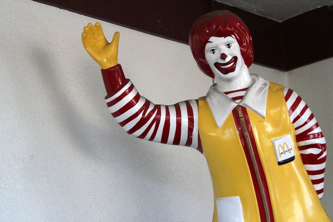 Hopefully without a knife behind his back: Ronald McDonald